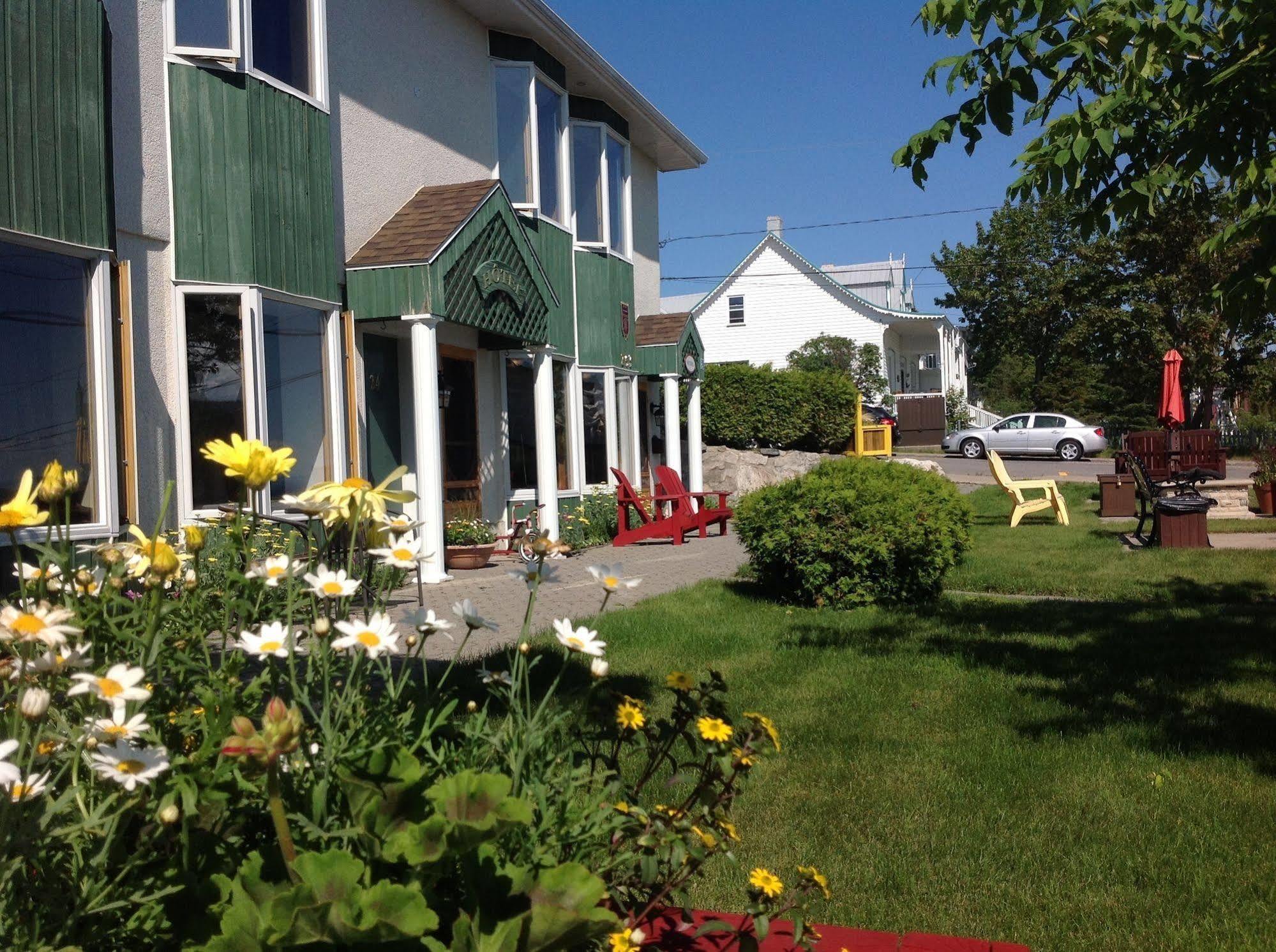 Hotel Le Pionnier Tadoussac Luaran gambar
