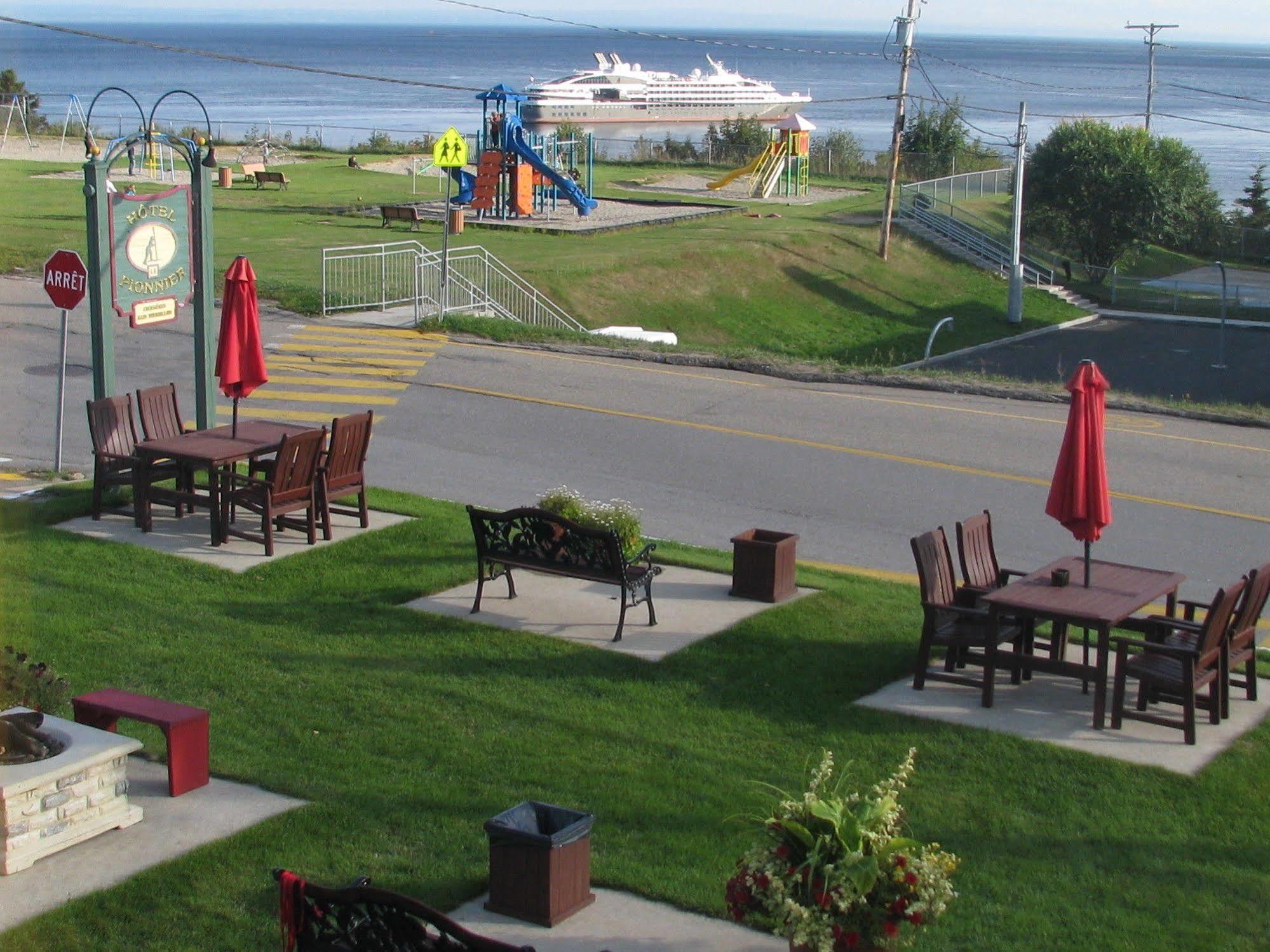 Hotel Le Pionnier Tadoussac Luaran gambar