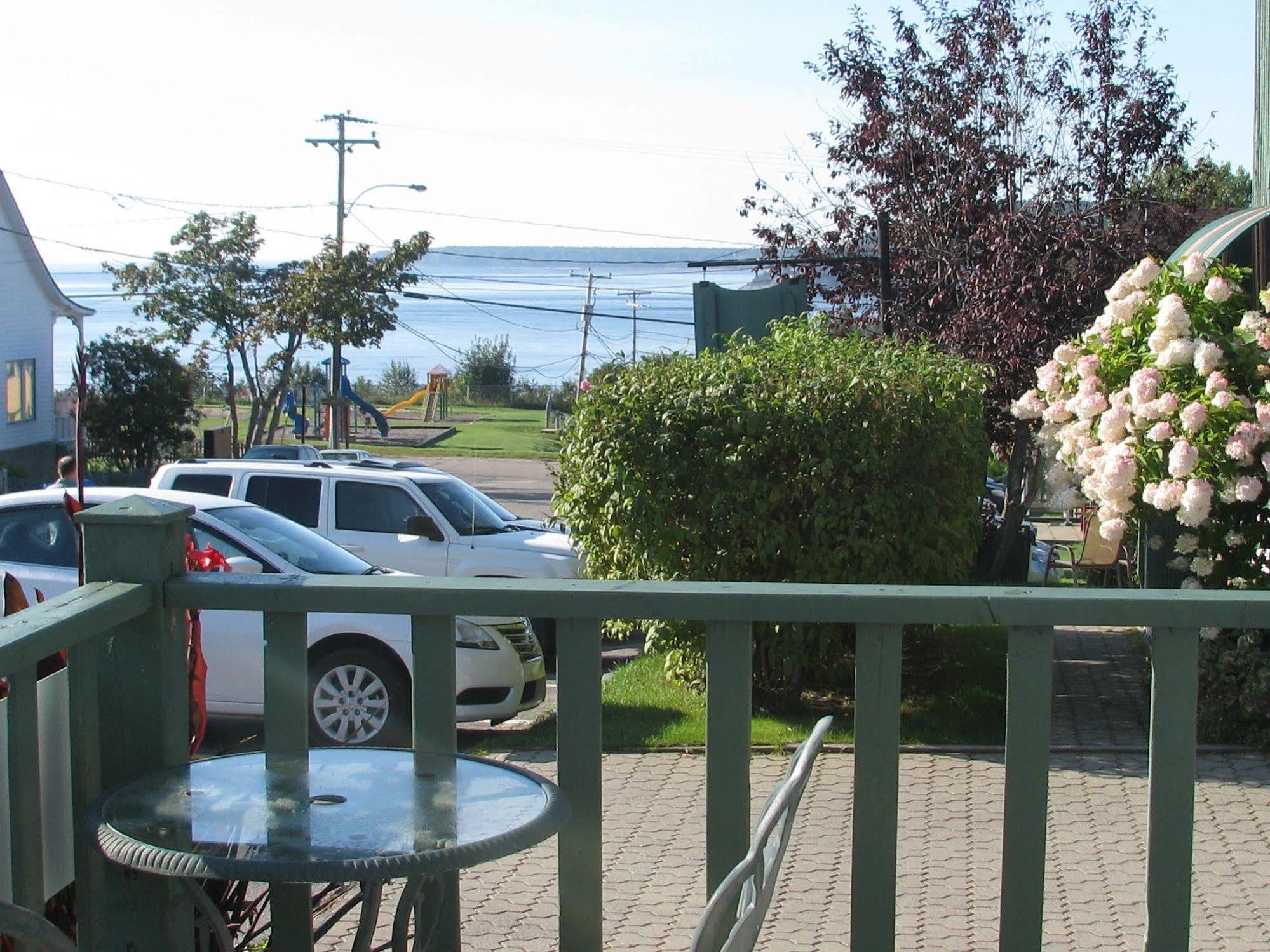 Hotel Le Pionnier Tadoussac Luaran gambar