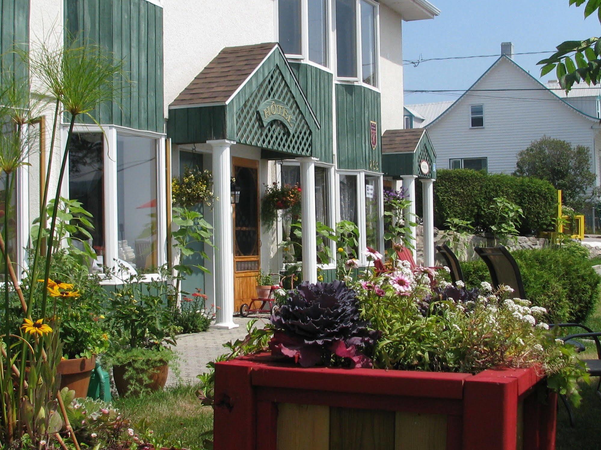 Hotel Le Pionnier Tadoussac Luaran gambar