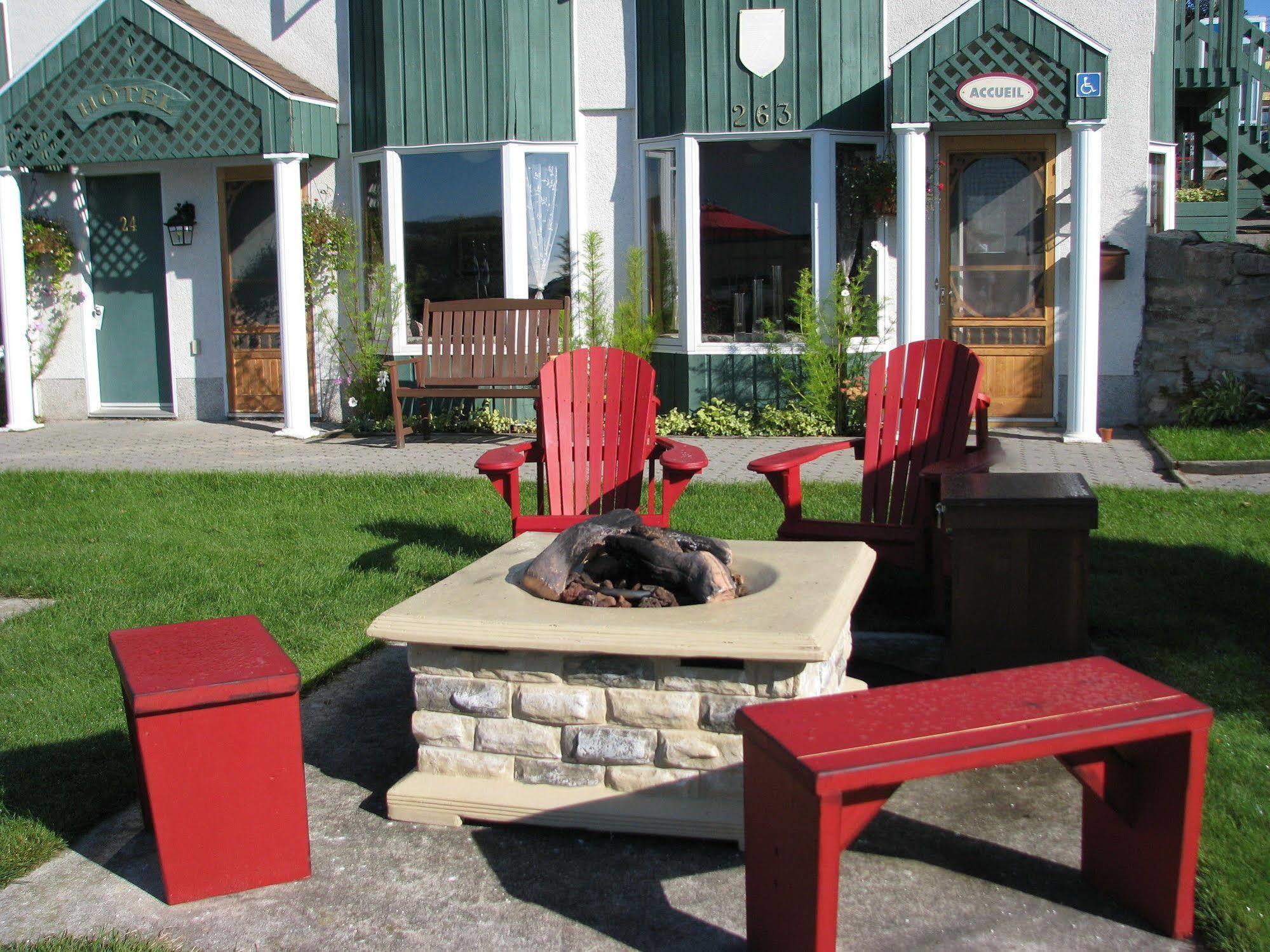Hotel Le Pionnier Tadoussac Luaran gambar