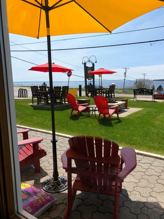 Hotel Le Pionnier Tadoussac Luaran gambar