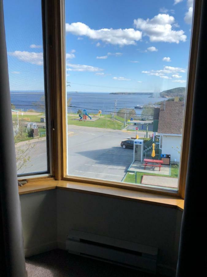 Hotel Le Pionnier Tadoussac Luaran gambar