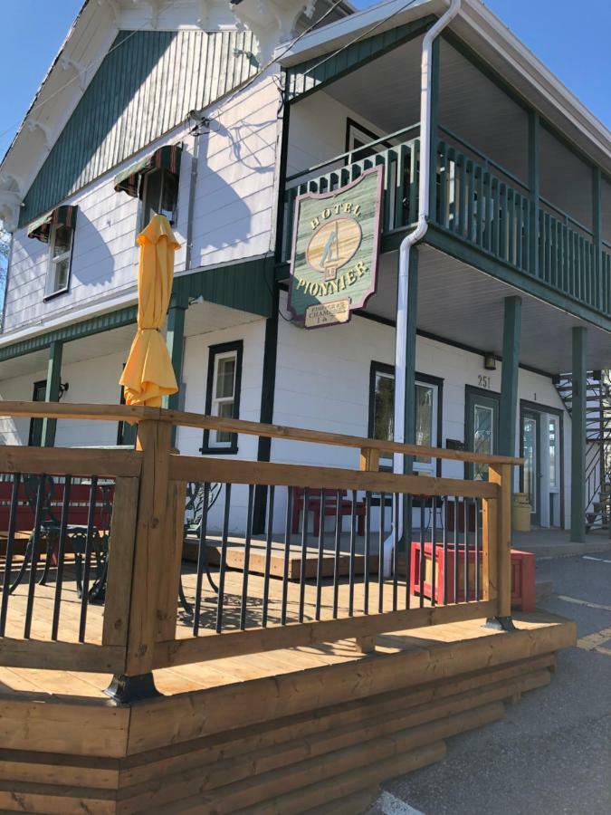 Hotel Le Pionnier Tadoussac Luaran gambar